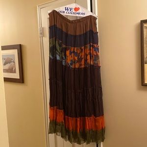 Nice lightly used BCBXMAXAZRIA skirt Size L